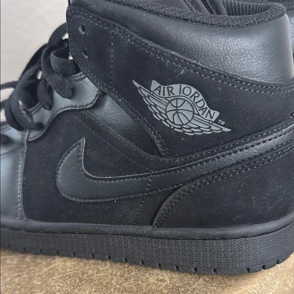 Jordan 1 Black Athletic Shoes - Picture 6 of 6